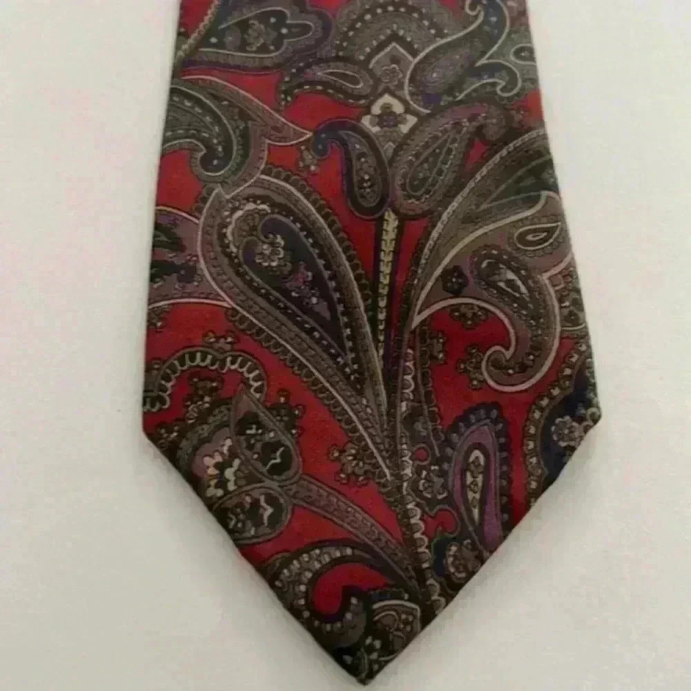 Jsaco tie‎